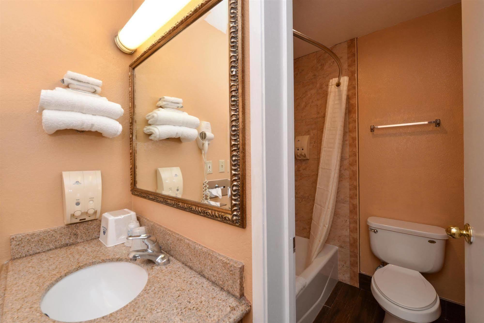 Americas Best Value Inn & Suites-East Бейкерсфілд Екстер'єр фото