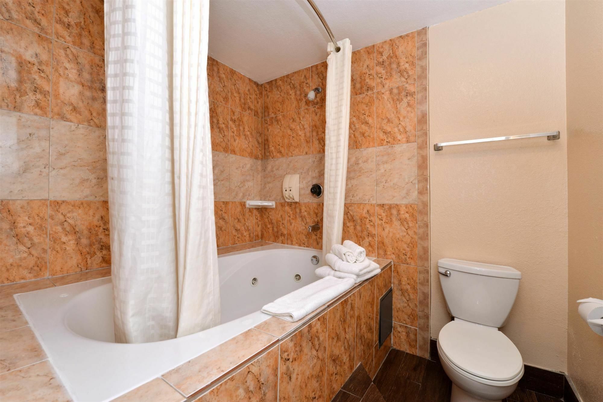 Americas Best Value Inn & Suites-East Бейкерсфілд Екстер'єр фото